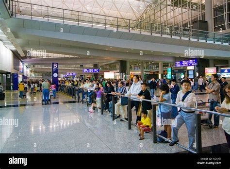 hong kong international airport arrivals.